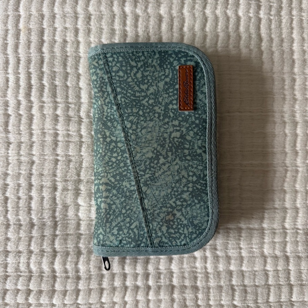 Eddie Bauer Everyday Wallet – Card Slots + Coin Pocket – Good preowned condition